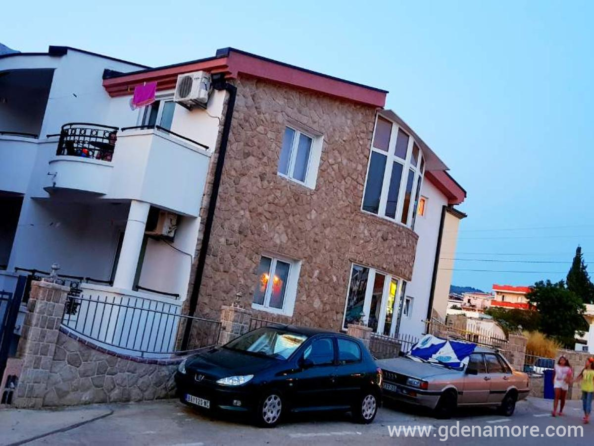 Apartmani Aro, privatni smeštaj u mestu Dobre Vode, Crna Gora