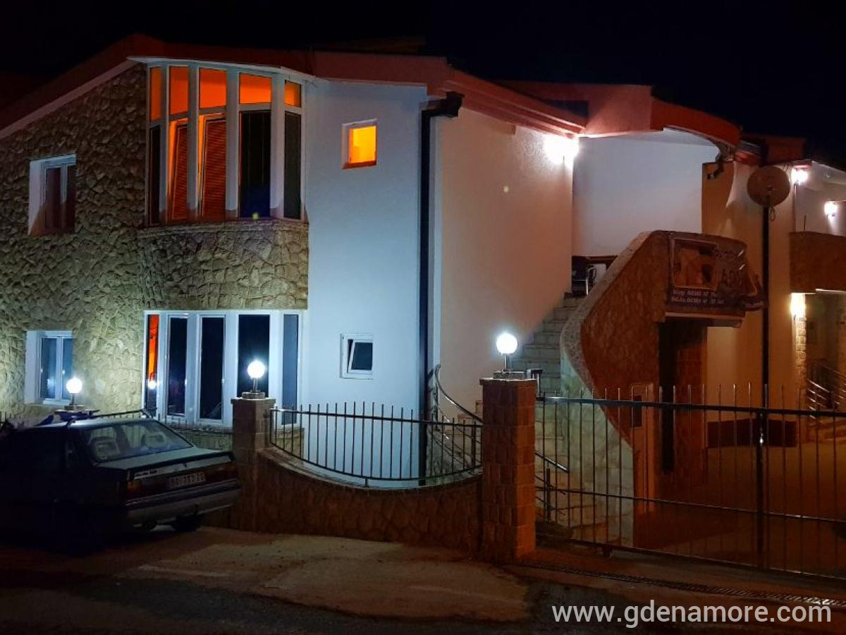 Apartmani Aro, privatni smeštaj u mestu Dobre Vode, Crna Gora