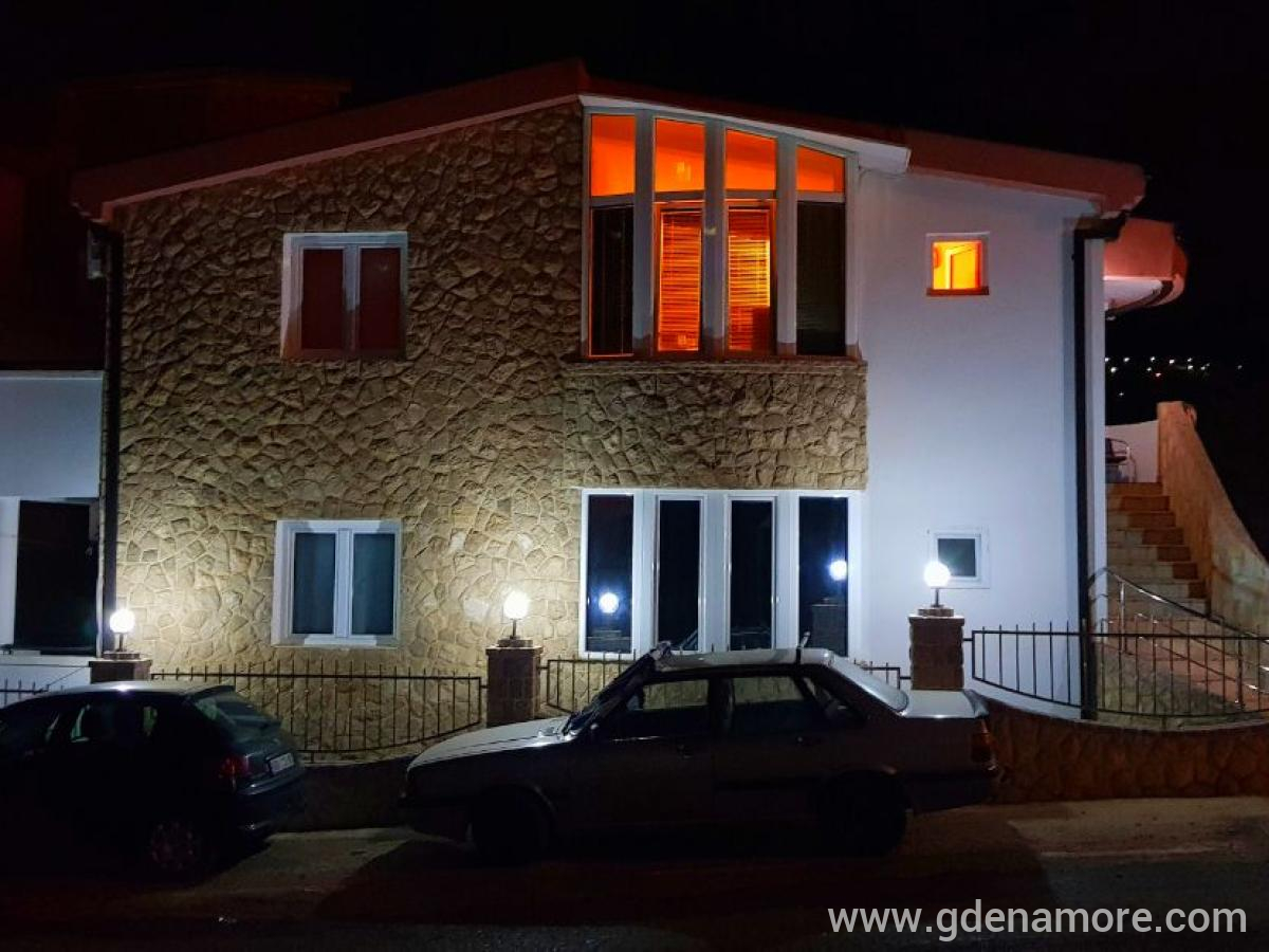 Apartmani Aro, privatni smeštaj u mestu Dobre Vode, Crna Gora