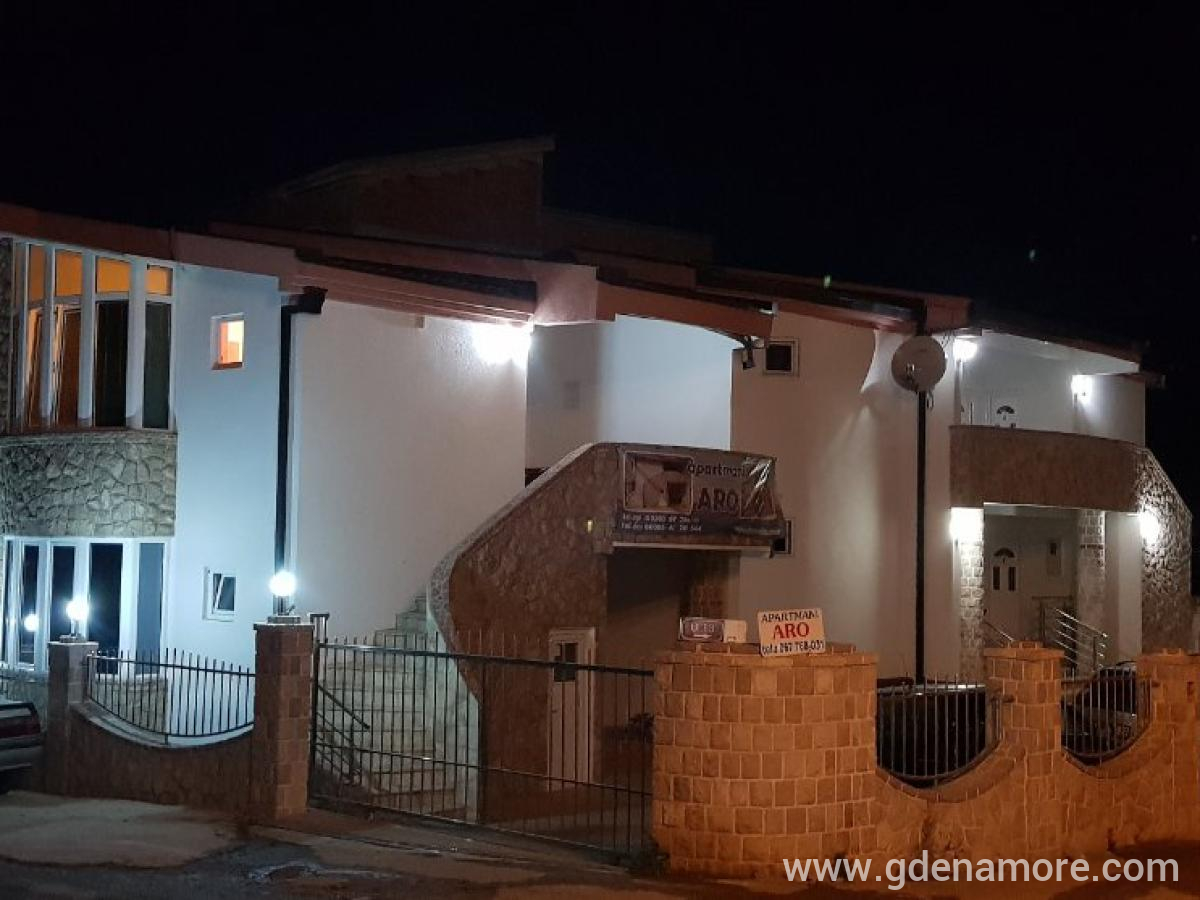 Apartmani Aro, privatni smeštaj u mestu Dobre Vode, Crna Gora